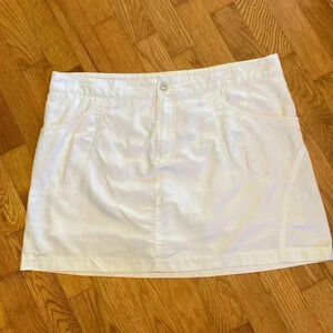 Reel Legends White Skort Size 14.